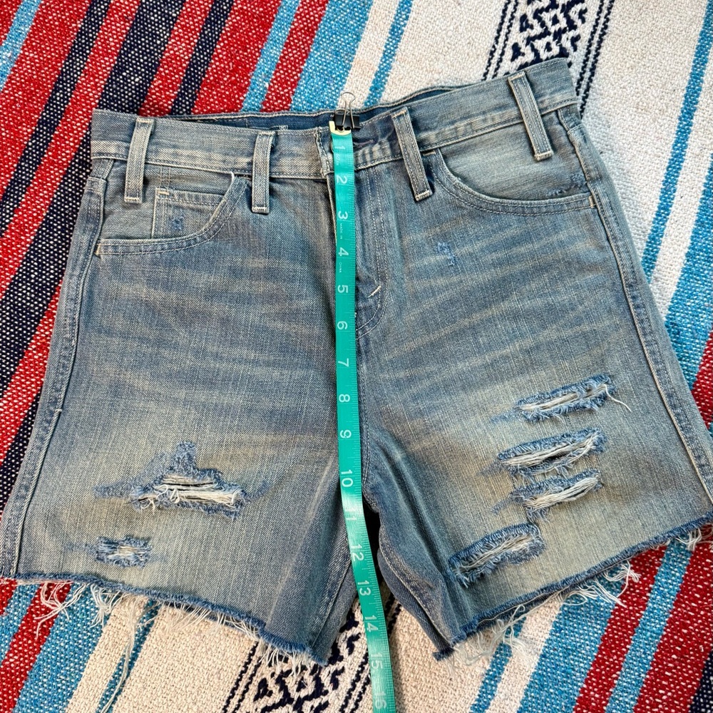 Levi’s Women’s 501 Mid Thigh Distressed Denim Short Size 26W - Picture 4 of 13